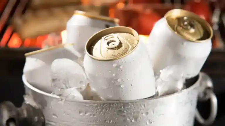 Quantas latas de cerveja por pessoa