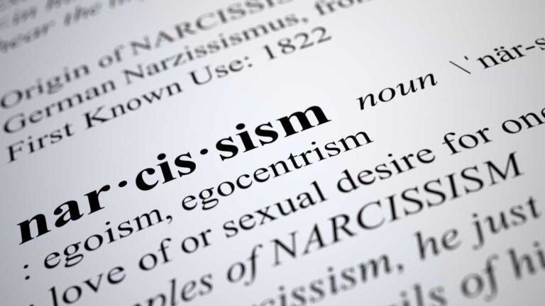 Ideia Exagerada de Si Próprio: Como Identificar e Lidar com o Narcisismo