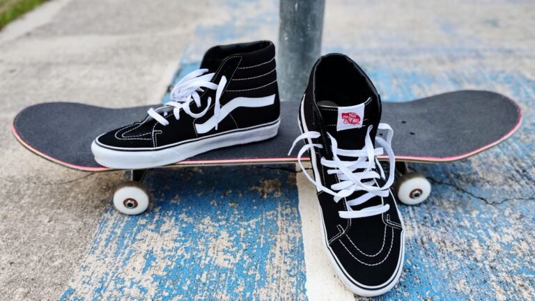 Como usar Vans cano alto para criar looks autênticos e modernos